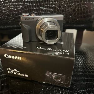 Canon PowerShot G7X Mark III 20.1 - Megapixel Digital Camera in Silver